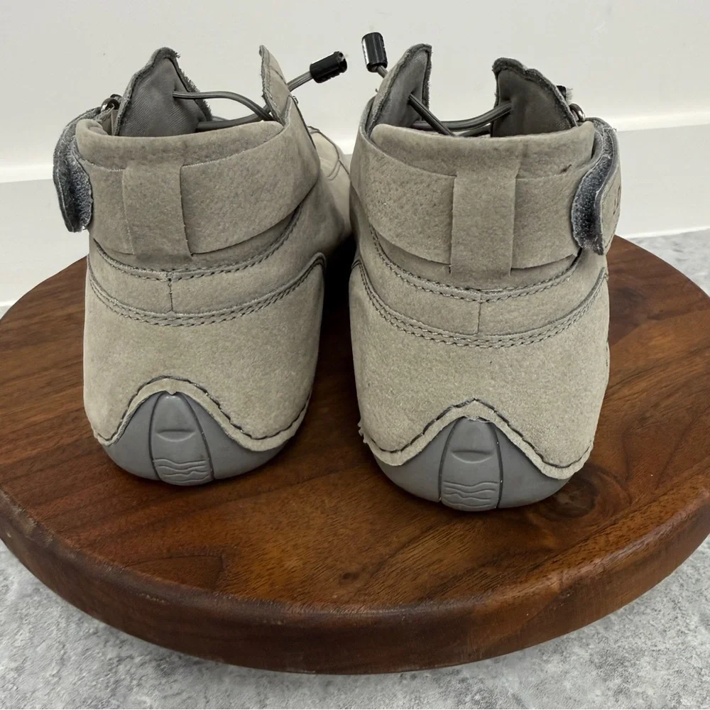LDECK suede‎ leather high-top casual or hiking shoes in a taupe/grey color. Sz39